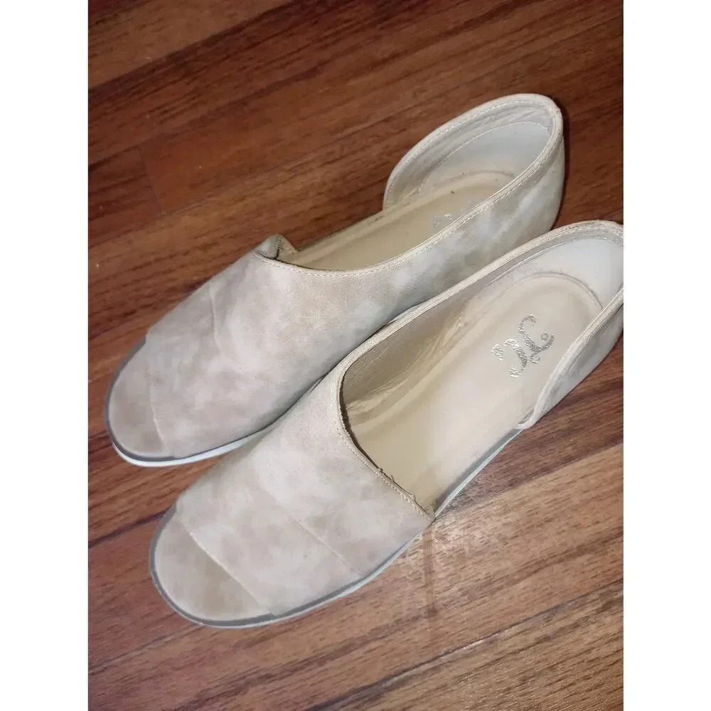 2/$15 TG Beige Flats Women's 9‎